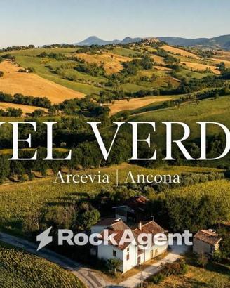 Casa indipendente di 300 m² con box auto a Arcevia