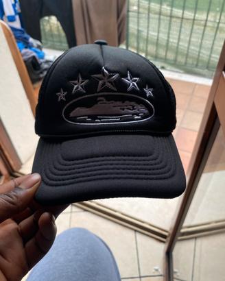 cappello Corteiz nero e bianco