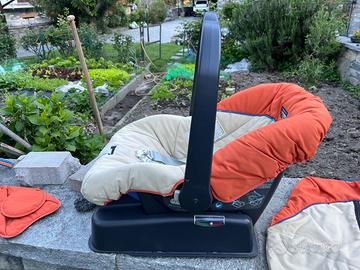 Seggiolino auto ovetto