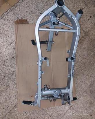 telaio bmw f650cs scarver del 2003 targato