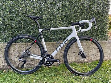 Bici da corsa Factor O2