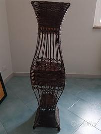 Lampada da terra indonesiana in rattan