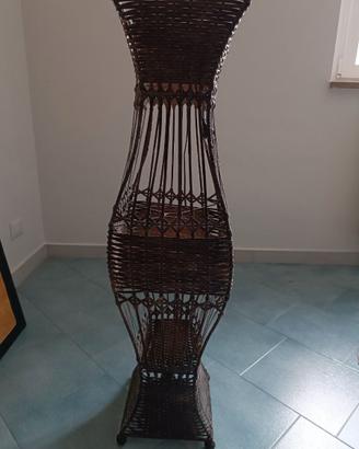 Lampada da terra indonesiana in rattan
