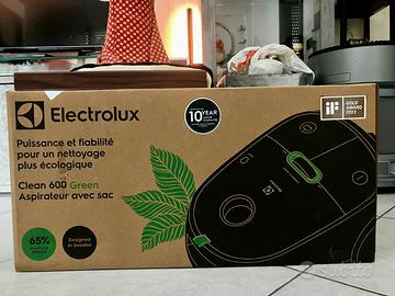 Aspirapolvere con sacco electrolux clean 600