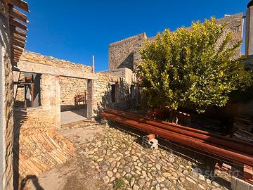 Casa indipendente con cortile privato
