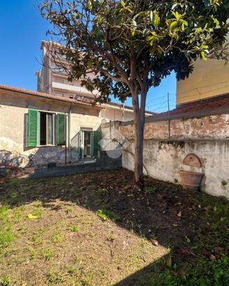 CASA INDIPENDENTE A CARRARA