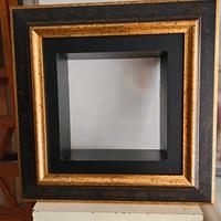 Scaffale da parete con cornice