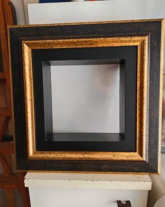 Scaffale da parete con cornice