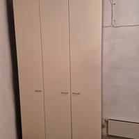 Camera completa di armadio, cassettiera e comodini