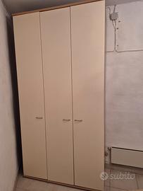 Camera completa di armadio, cassettiera e comodini