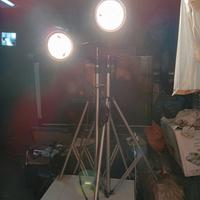 lampade Yianiro con treppiedi Manfrotto 