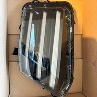 Faro diurno destro Peugeot 2008 anno 2025