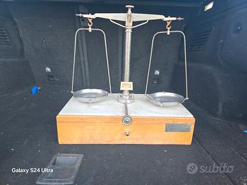 bilancia da laboratorio vintage