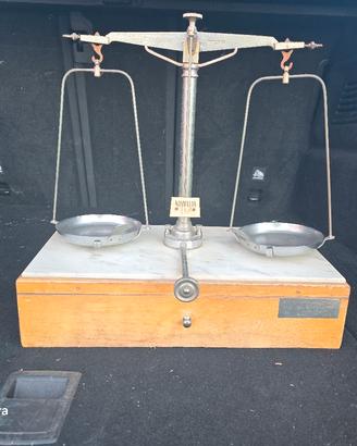bilancia da laboratorio vintage