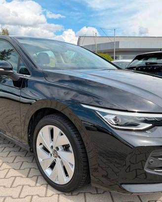 VOLKSWAGEN Golf 8 2.0 TDI Style DSG / Led Plus 