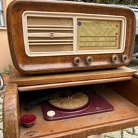 Mobile radio con giradischi a scomparsa Philips