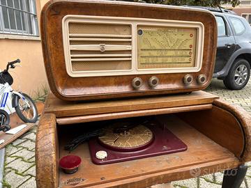 Mobile radio con giradischi a scomparsa Philips