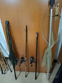 canne da pesca con accessori  