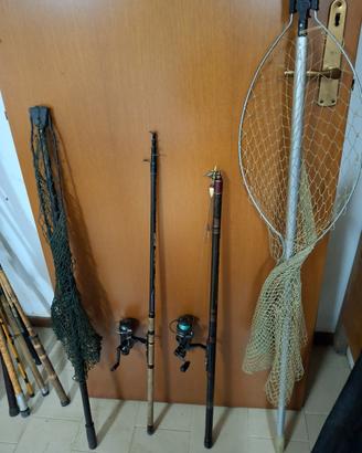 canne da pesca con accessori  