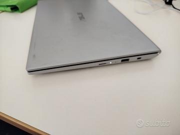 Notebook ultraportatile VivoBook Asus F412F