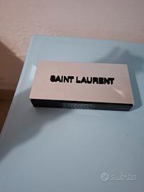 Espositore pubblicitario Saint Laurent