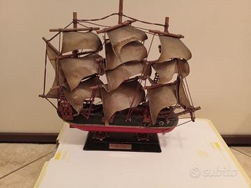 Modellino veliero in miniatura Sea Watch