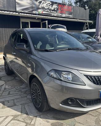 Lancia Ypsilon 1.0 Hybrid