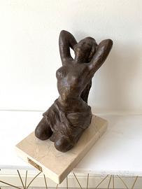 Scultura Pilar Mir in bronzo laminato