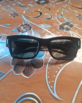 occhiali da sole marca Ferragamo 