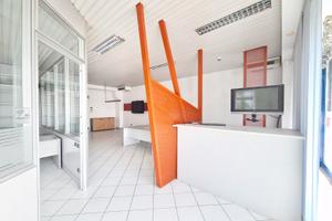 Capannone con uffici - negozio