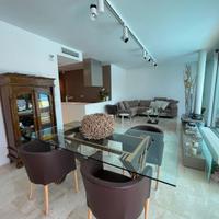 Jesolo-porzione di villa-piscina privata-centrale