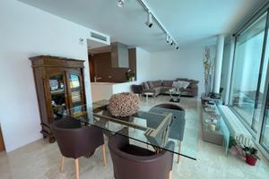 Jesolo-porzione di villa-piscina privata-centrale