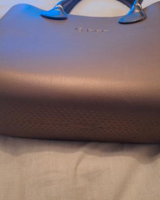 borsa o bag bronzo con manici lunghi