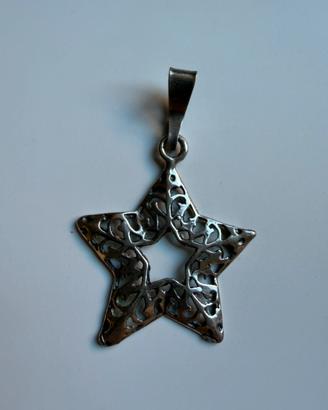 Ciondolo stella in argento traforato. Vintage