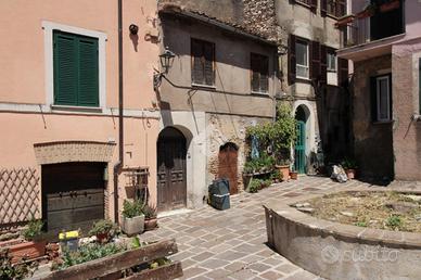 3 LOCALI A MONTOPOLI DI SABINA