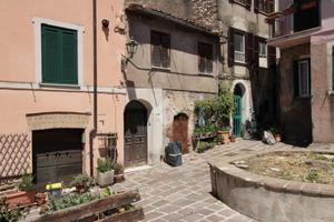 3 LOCALI A MONTOPOLI DI SABINA