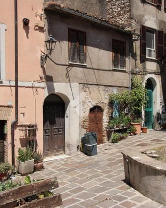 3 LOCALI A MONTOPOLI DI SABINA