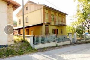 Appartamento con corte