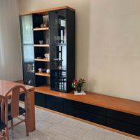 Soggiorno e tavolo con 4 sedie T70/2 divani/Frigo