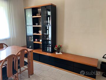 Soggiorno e tavolo con 4 sedie T70/2 divani/Frigo