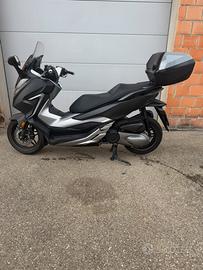 Honda forza 300