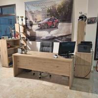 Arredamento completo per ufficio.