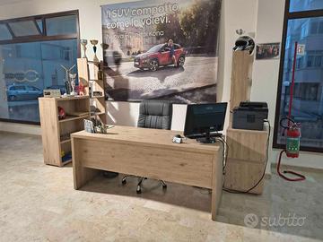 Arredamento completo per ufficio.