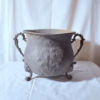 Elegante calderone peltro lavorato d'epoca