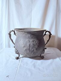 Elegante calderone peltro lavorato d'epoca