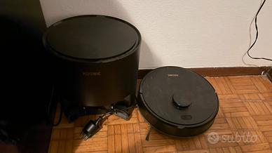 Robot aspirapolvere con colonna