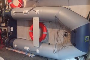 Gommone e motore fuoribordo