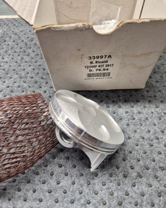 Pistone Yamaha YZ 250 F nuovo
