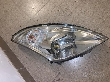 Faro anteriore dx suzuki swift 2010/2017 trattabil