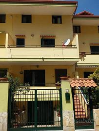 Villetta a schiera di 210 m² con 5 locali e box au